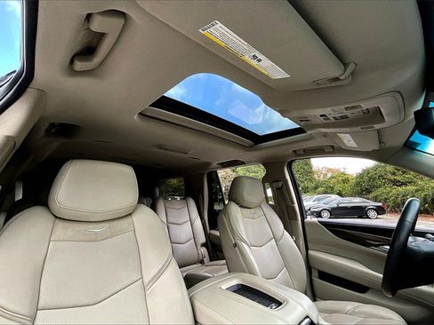 Certified 2020 Cadillac Escalade Luxury image 25