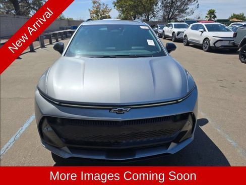 Used 2024 Chevrolet Equinox EV RS FWD image 2