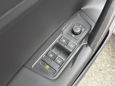 Used 2021 Volkswagen Tiguan SE R-Line FWD image 22
