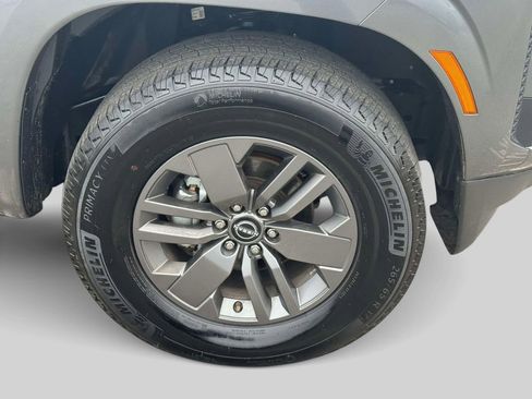 Used 2025 Nissan Frontier SV w/ SV Convenience Package image 8