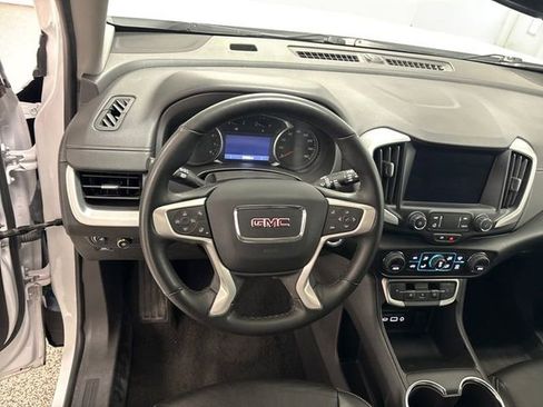 Used 2024 GMC Terrain SLT image 12