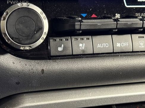 Used 2024 Toyota Sequoia Platinum image 31