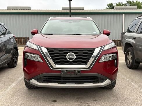 Used 2021 Nissan Rogue SV w/ Premium Package FWD image 2