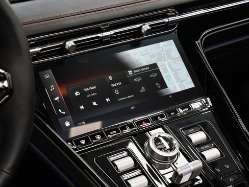 Used 2025 Aston Martin DB12 Convertible RWD image 17