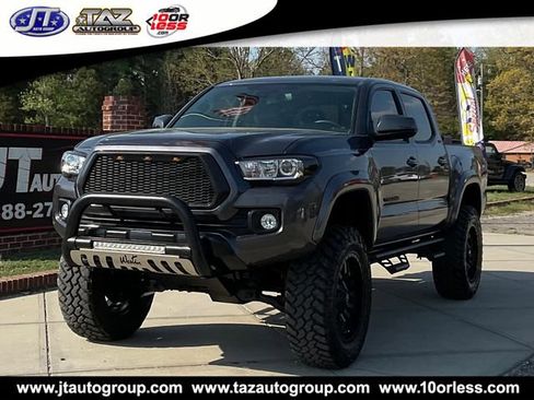 Used 2018 Toyota Tacoma SR5 AWD/4WD image 3