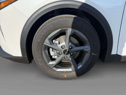 New 2025 Kia K4 LXS image 9