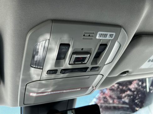 Used 2022 Toyota Highlander XLE AWD/4WD image 48