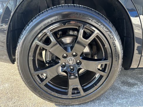 Used 2023 Maserati Levante Modena AWD/4WD image 9