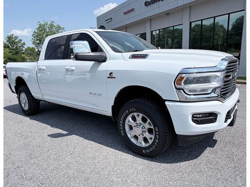 Used 2024 RAM 2500 Laramie w/ Safety Group AWD/4WD image 2