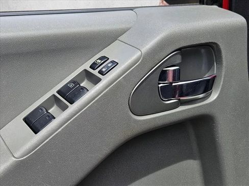Used 2018 Nissan Frontier SV RWD image 11