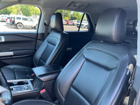 Used 2020 Ford Explorer XLT w/ Equipment Group 202A AWD/4WD image 4