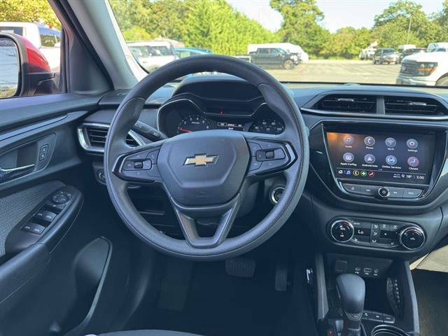 Used 2023 Chevrolet TrailBlazer LT w/ Convenience Package AWD/4WD image 11