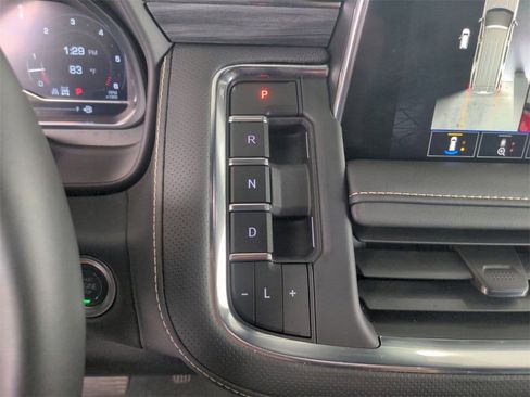 Certified 2024 GMC Yukon SLT w/ SLT Luxury Package image 18