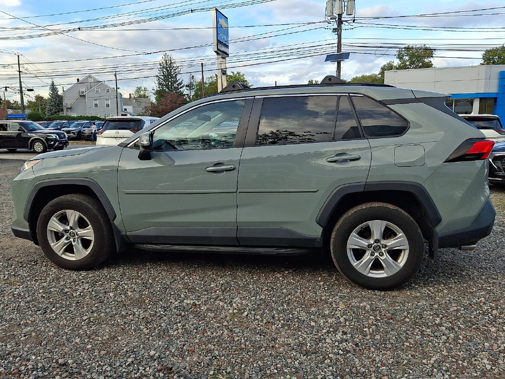 Used 2021 Toyota RAV4 XLE AWD/4WD image 4