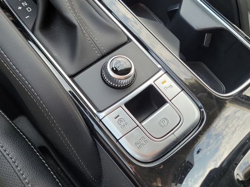 Used 2024 Kia Telluride EX w/ EX Captain's Chair Package FWD image 40