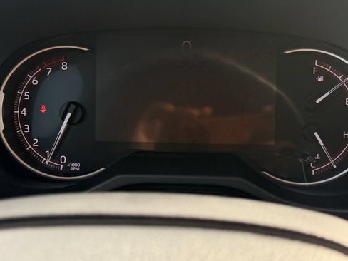 Used 2025 Toyota RAV4 XLE FWD image 23
