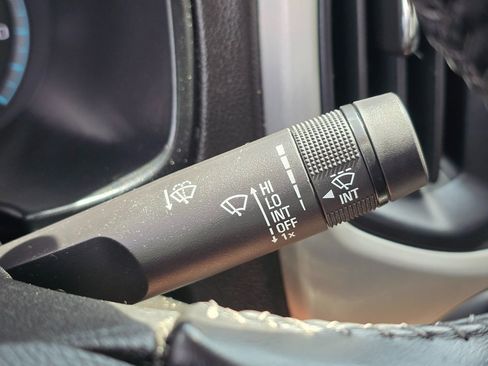 Used 2018 GMC Canyon SLE w/ SLE Convenience Package image 40