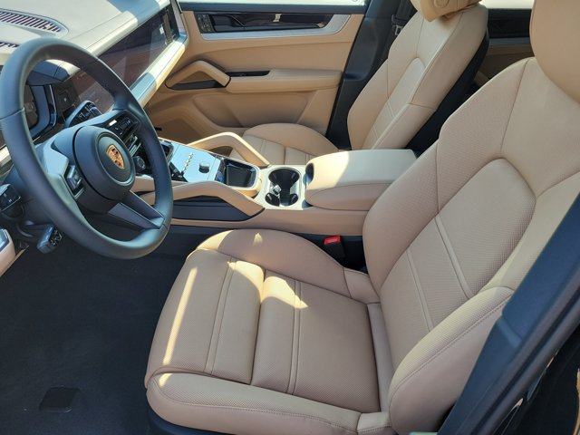 Used 2026 Porsche Cayenne AWD/4WD image 22