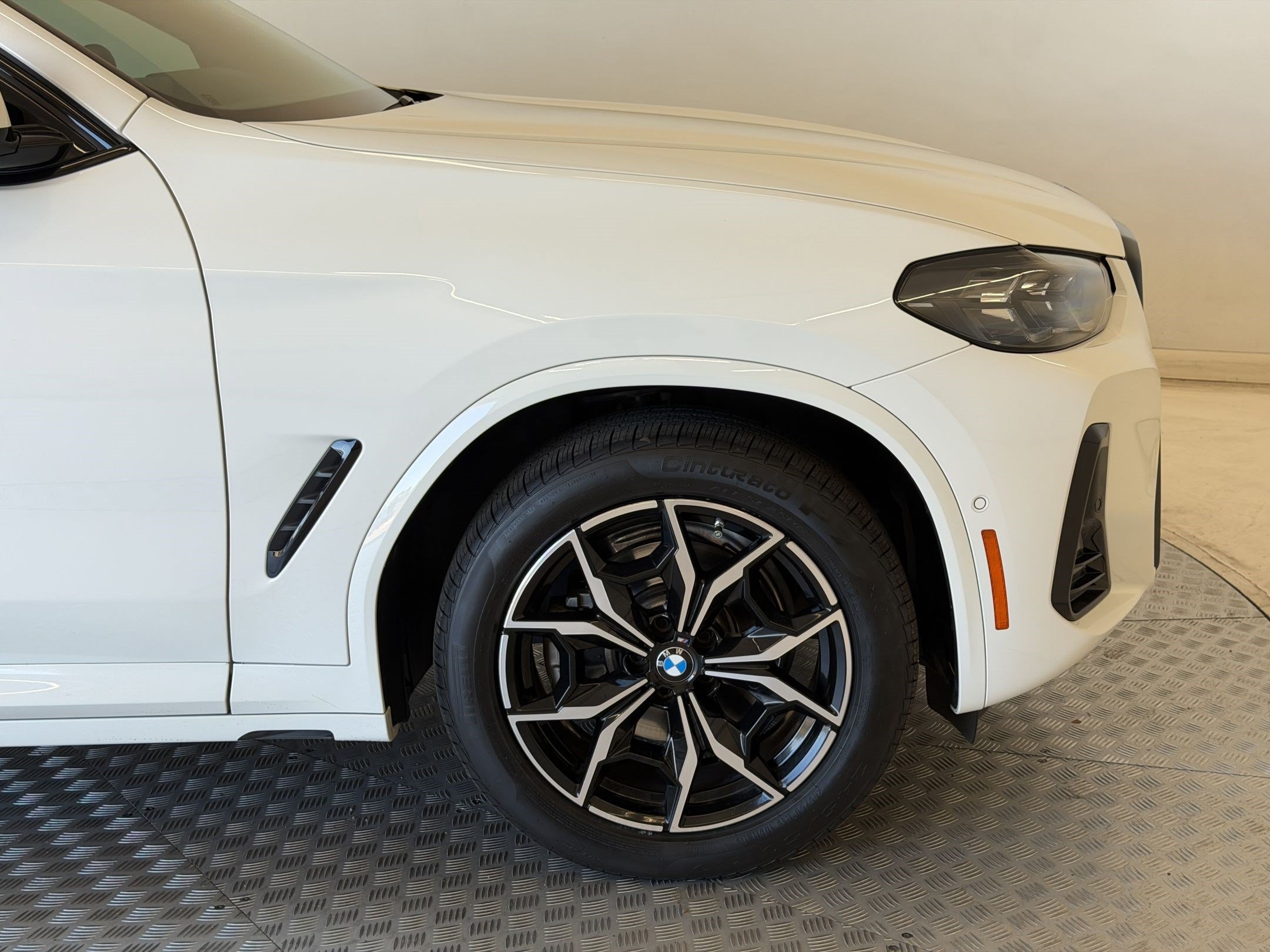Certified 2023 BMW X4 xDrive30i w/ M Sport Package AWD/4WD image 13