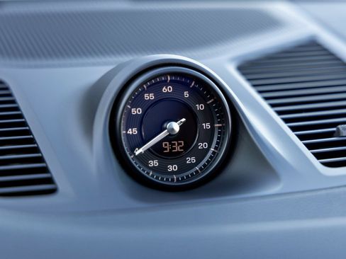 Certified 2025 Porsche Cayenne Coupe image 32