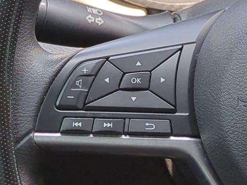 Used 2021 Nissan Versa SV FWD image 23