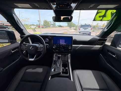 Used 2025 Lexus GX 550 w/ Accessory Package (2T) AWD/4WD image 14