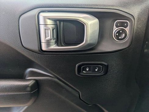 Used 2024 Jeep Wrangler Willys AWD/4WD image 15