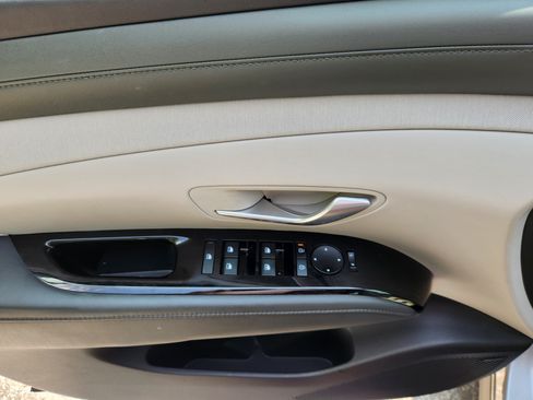 Certified 2025 Hyundai Tucson Limited AWD/4WD image 18