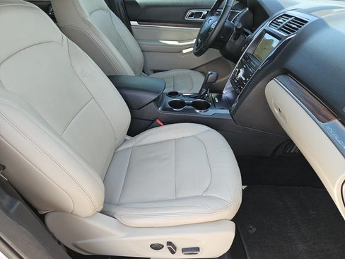Used 2018 Ford Explorer Limited w/ Ford Safe & Smart Package FWD image 14