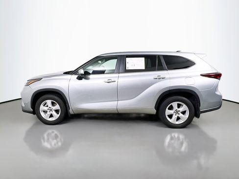 Used 2024 Toyota Highlander LE image 10