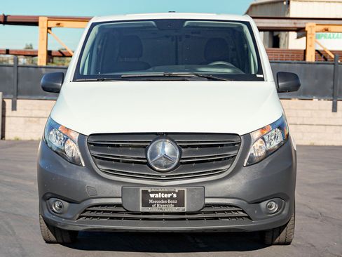 Used 2023 Mercedes-Benz Metris image 2