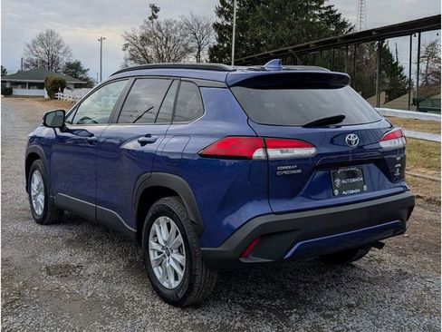 Used 2024 Toyota Corolla Cross LE image 5