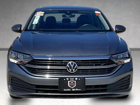 Used 2024 Volkswagen Jetta SE image 3