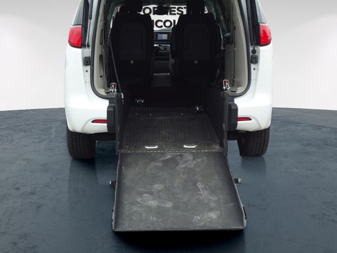 Used 2023 Chrysler Voyager LX FWD image 2
