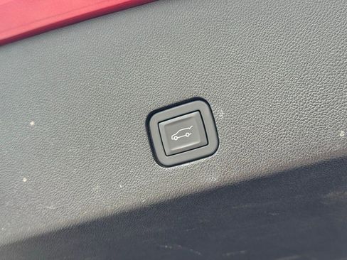 Certified 2025 Cadillac XT6 Premium Luxury image 20