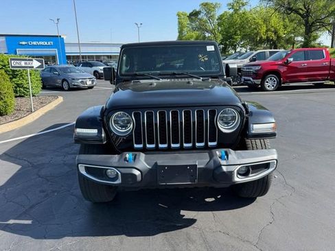 Used 2022 Jeep Wrangler Unlimited Sahara w/ Cold Weather Group AWD/4WD image 9