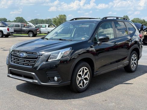 Used 2022 Subaru Forester Premium AWD/4WD image 4