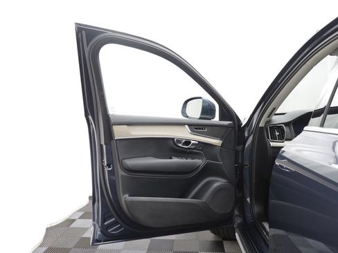 Used 2025 Volvo XC90 B5 Plus AWD/4WD image 4