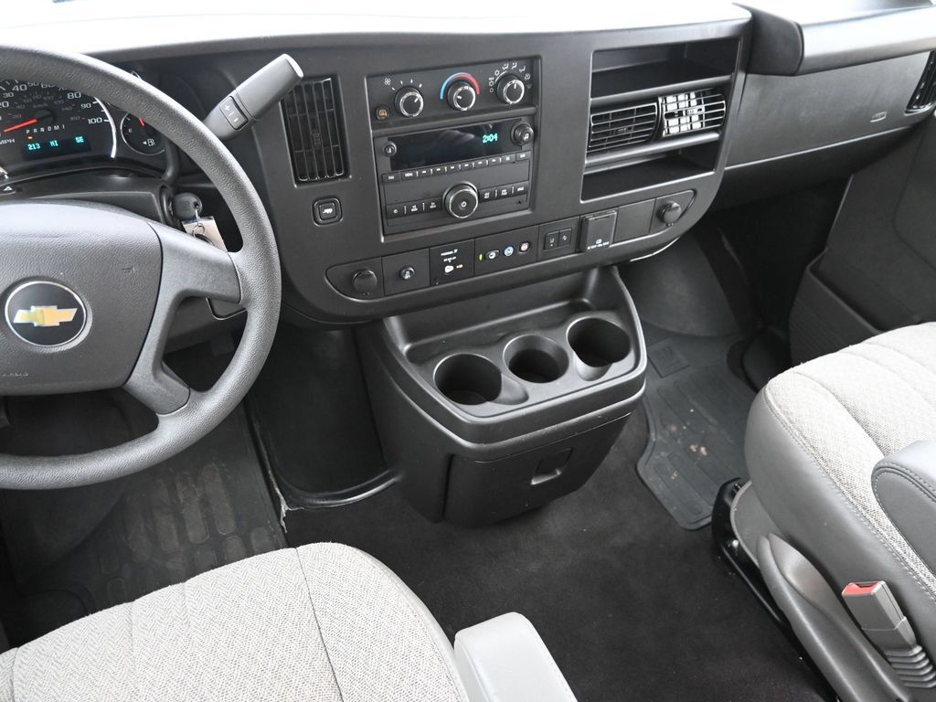 Used 2025 Chevrolet Express 3500 LT w/ LT Preferred Equipment Group RWD image 17