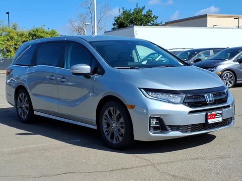 New 2026 Honda Odyssey Touring image 3