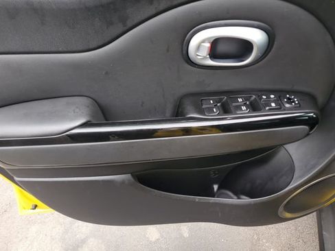 Used 2015 Kia Soul ! FWD image 19