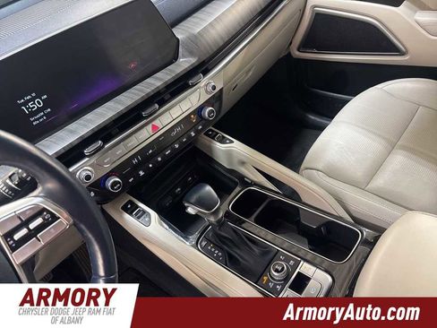 Used 2023 Kia Telluride EX w/ EX Captain's Chair Package image 15