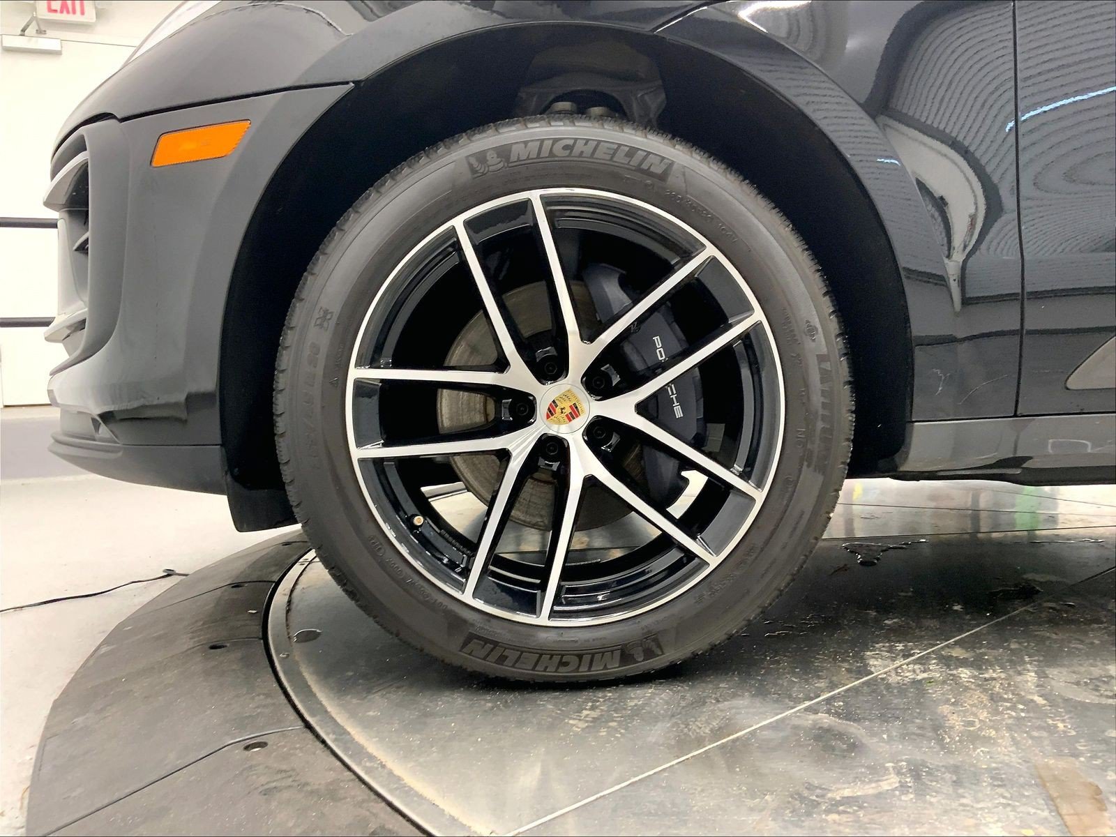 Certified 2023 Porsche Macan AWD/4WD image 11