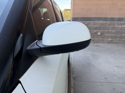 Used 2016 Kia Soul + image 12