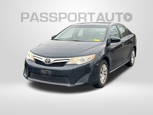 Used 2014 Toyota Camry LE image 1
