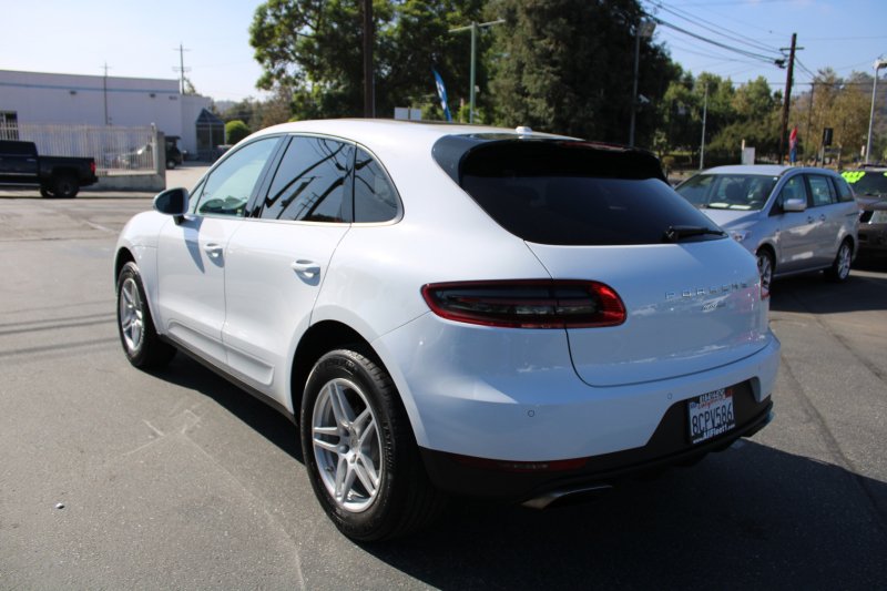 Used 2018 Porsche Macan AWD/4WD image 4