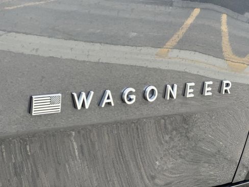 Used 2023 Jeep Wagoneer L Series III w/ Preferred Equipment Group image 37