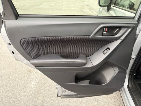 Used 2017 Subaru Forester 2.5i Premium w/ All-Weather Package image 46