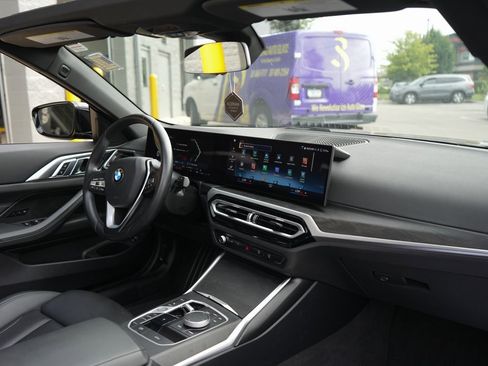 Used 2024 BMW 430i Convertible w/ Convenience Package image 16