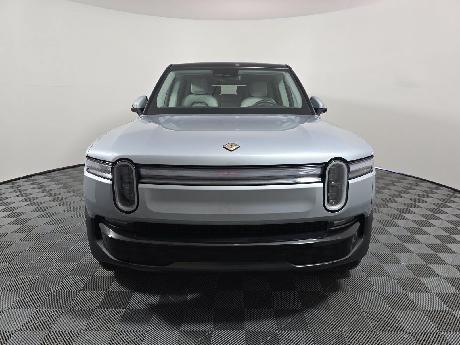 Used 2025 Rivian R1S Adventure Dual AWD/4WD image 8